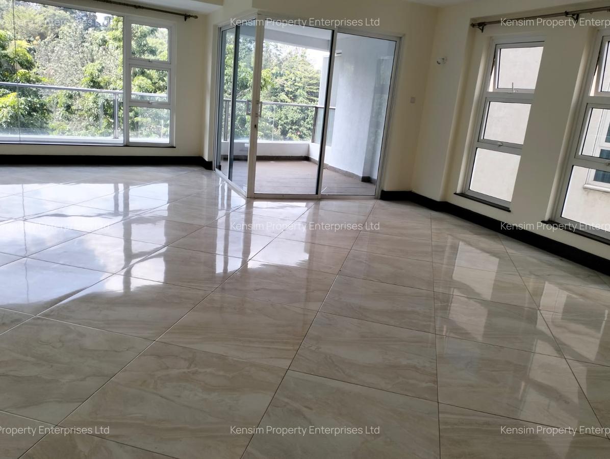 4 Bed Apartment with En Suite in Brookside - 10