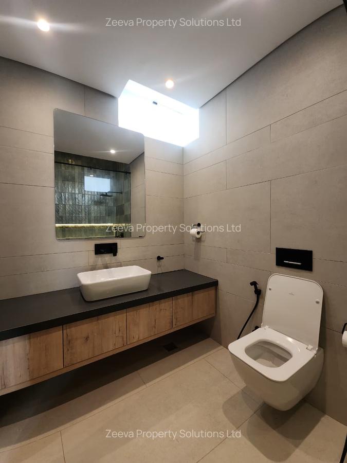 5 Bed Villa with En Suite in Westlands Area - 15