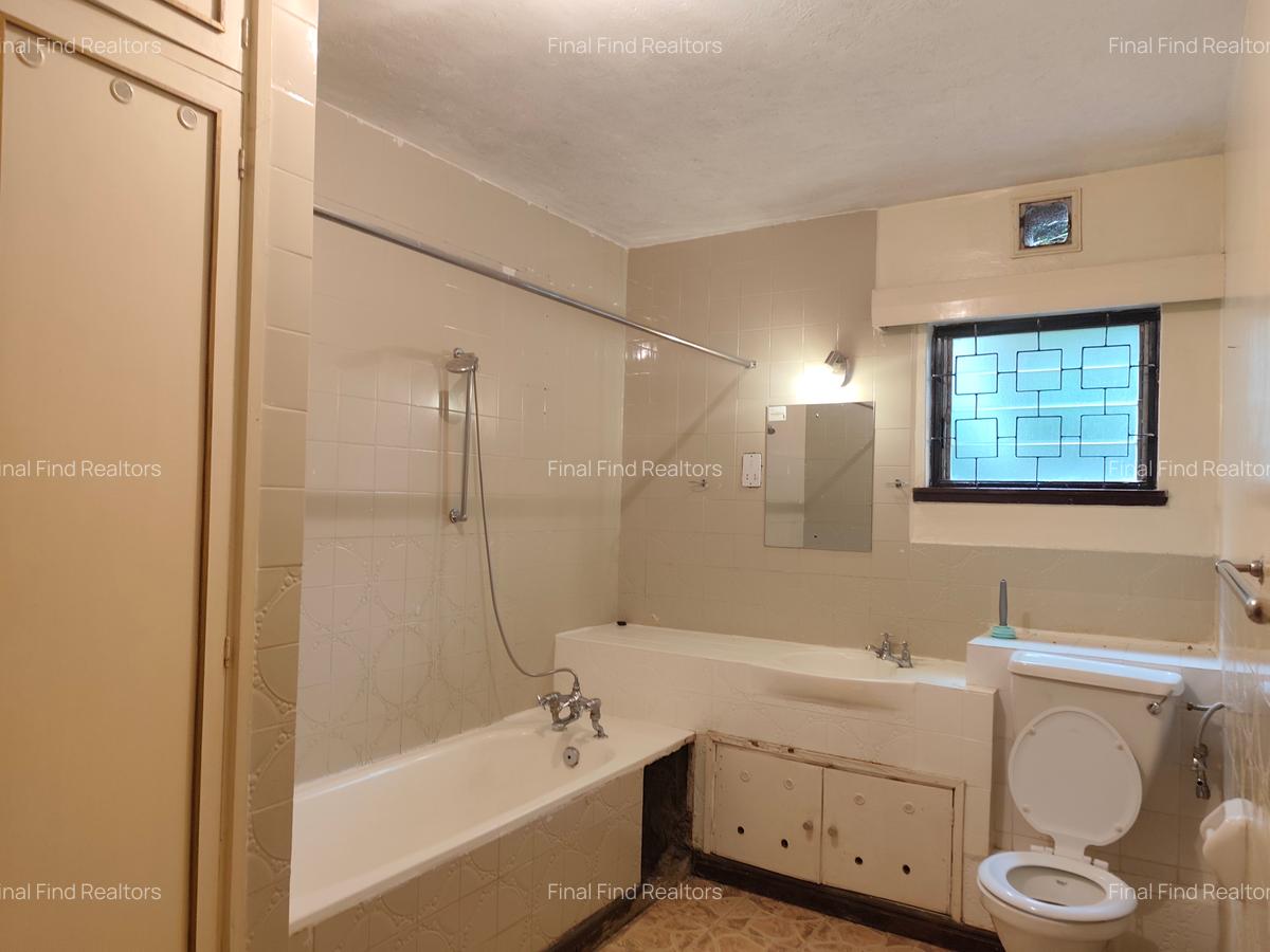 4 Bed House with En Suite in Runda - 15