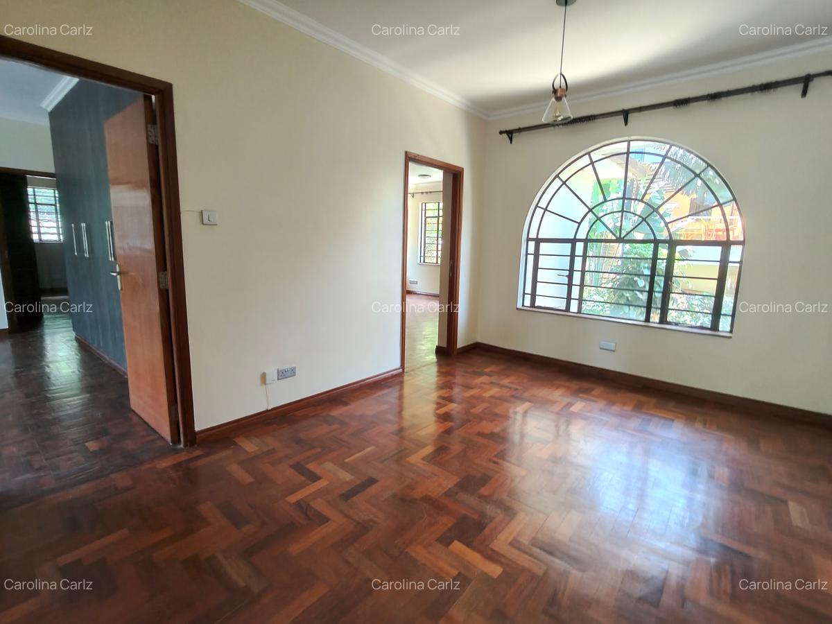 5 Bed House with En Suite in Lake View - 14