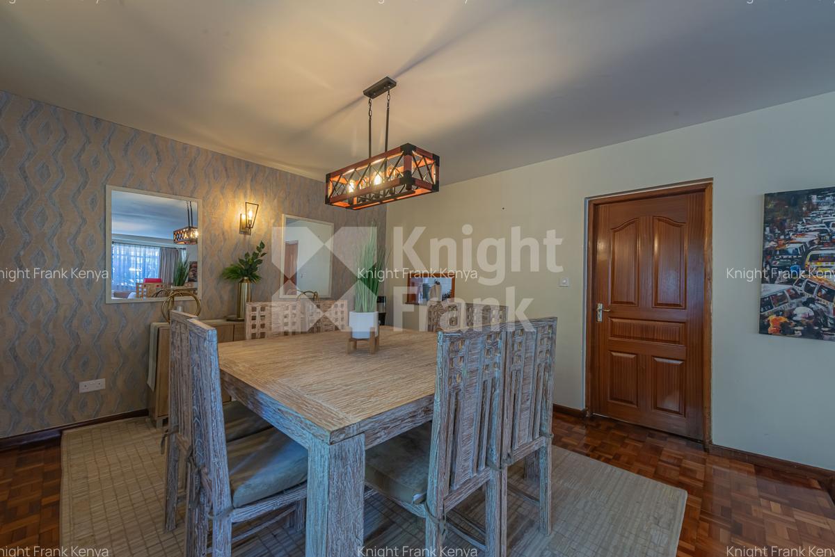 5 Bed House with En Suite in Lavington - 4