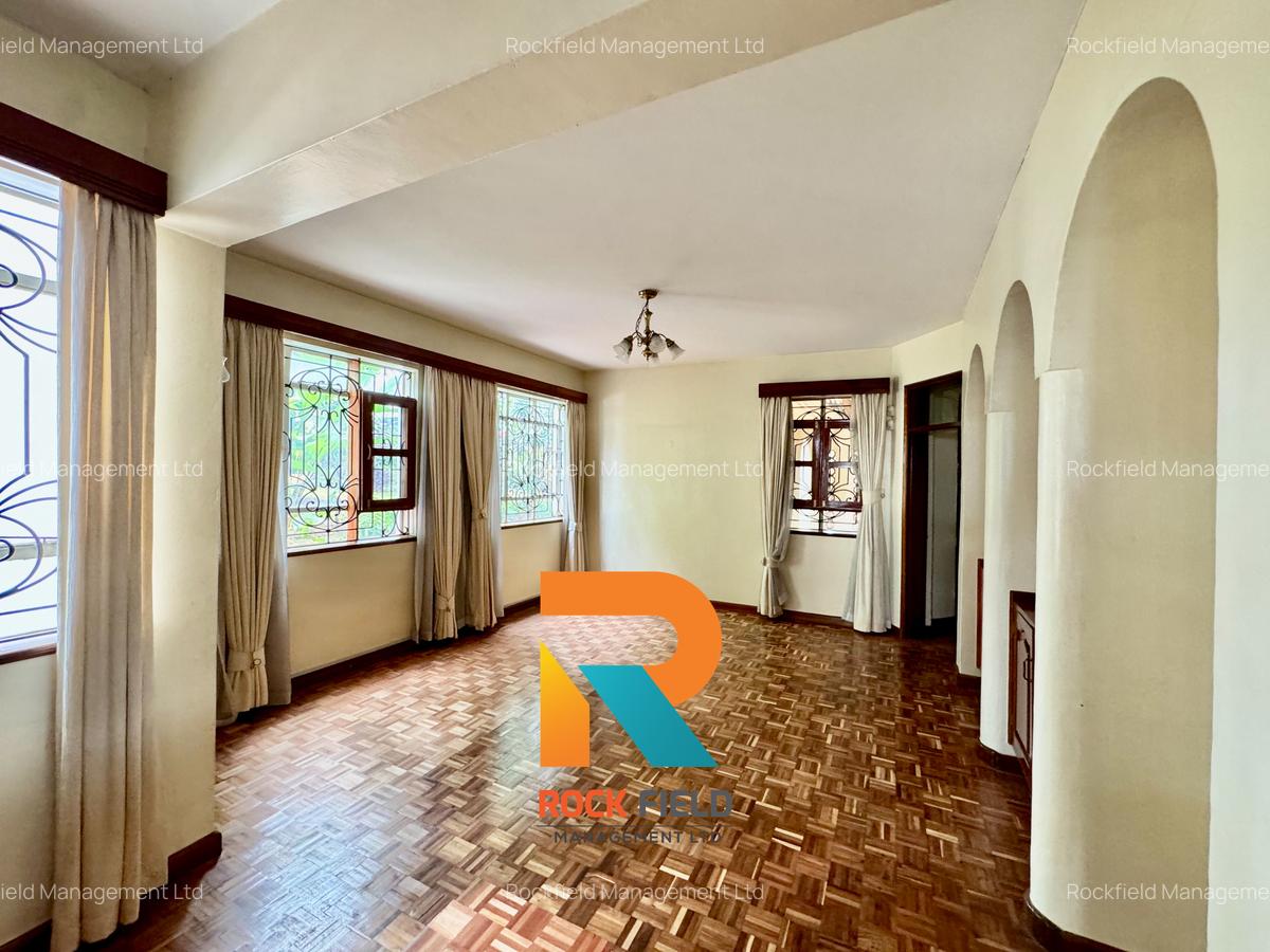 5 Bed House with En Suite in Parklands - 4