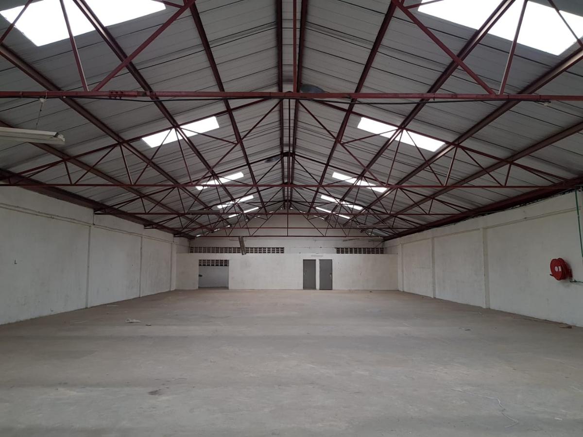 0.9882 ft² Warehouse with Parking in Industrial Area - 2