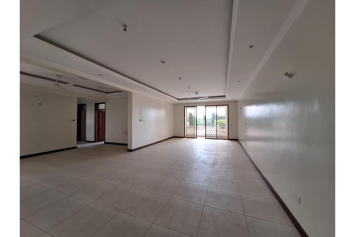 3 Bed Apartment with En Suite in Nyali Area - 2