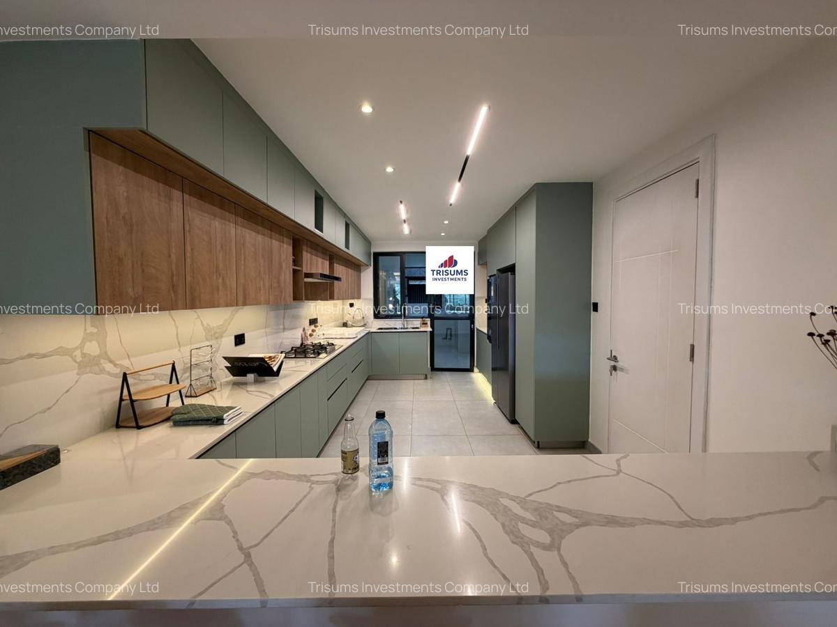 3 Bed Apartment with En Suite in Parklands - 6