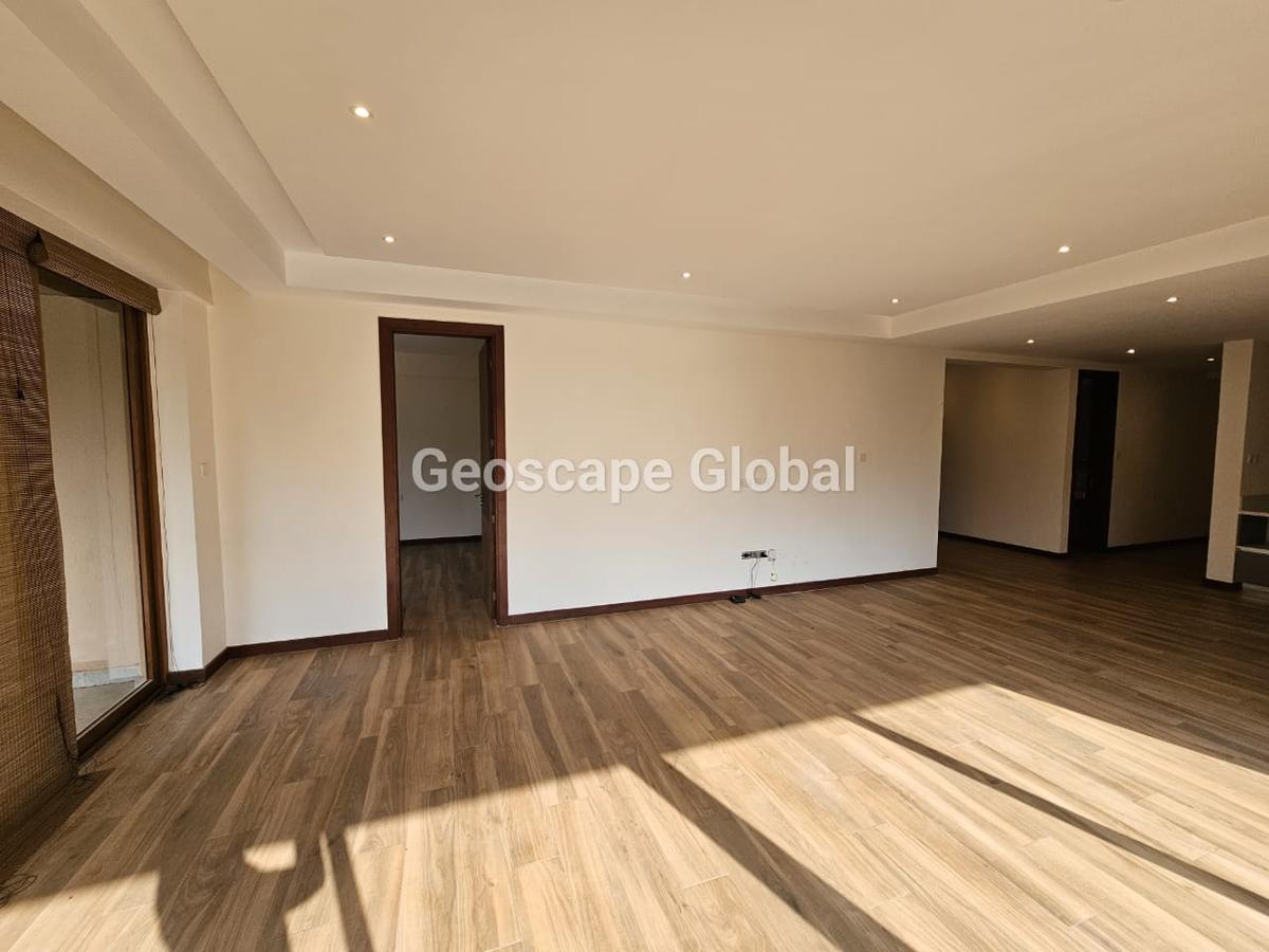 3 Bed Apartment with En Suite in Spring Valley - 16