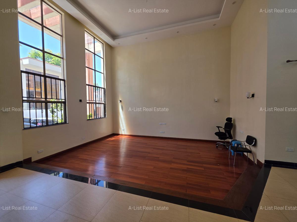 5 Bed Villa with En Suite at Chalbi Road - 4