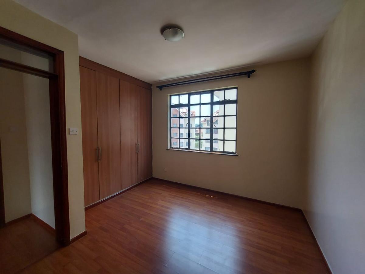 2 Bed Apartment with En Suite at Fourways - 17