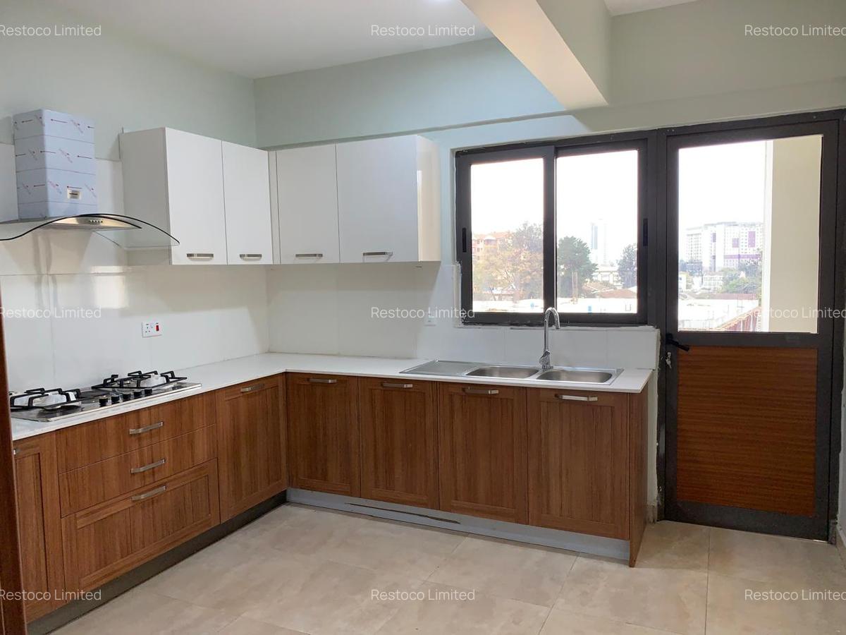 3 Bed Apartment with En Suite at Rose Avenue - 6