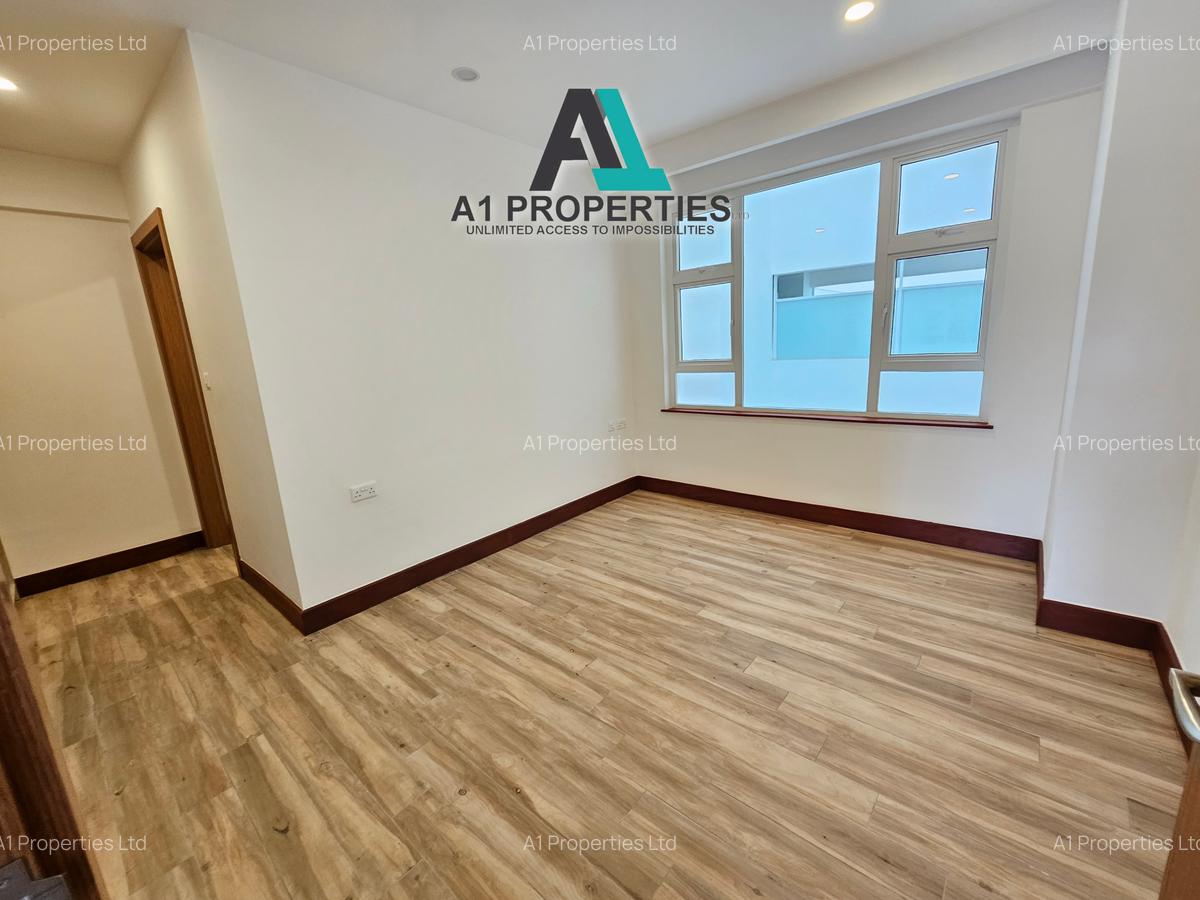 3 Bed Apartment with En Suite in Parklands - 12