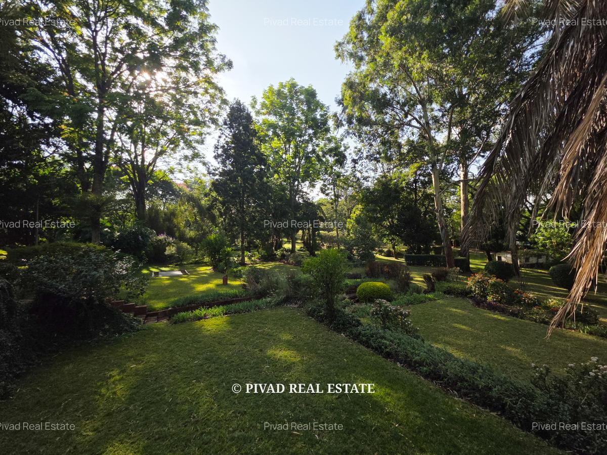 4 Bed House with Garden in Rosslyn - 3