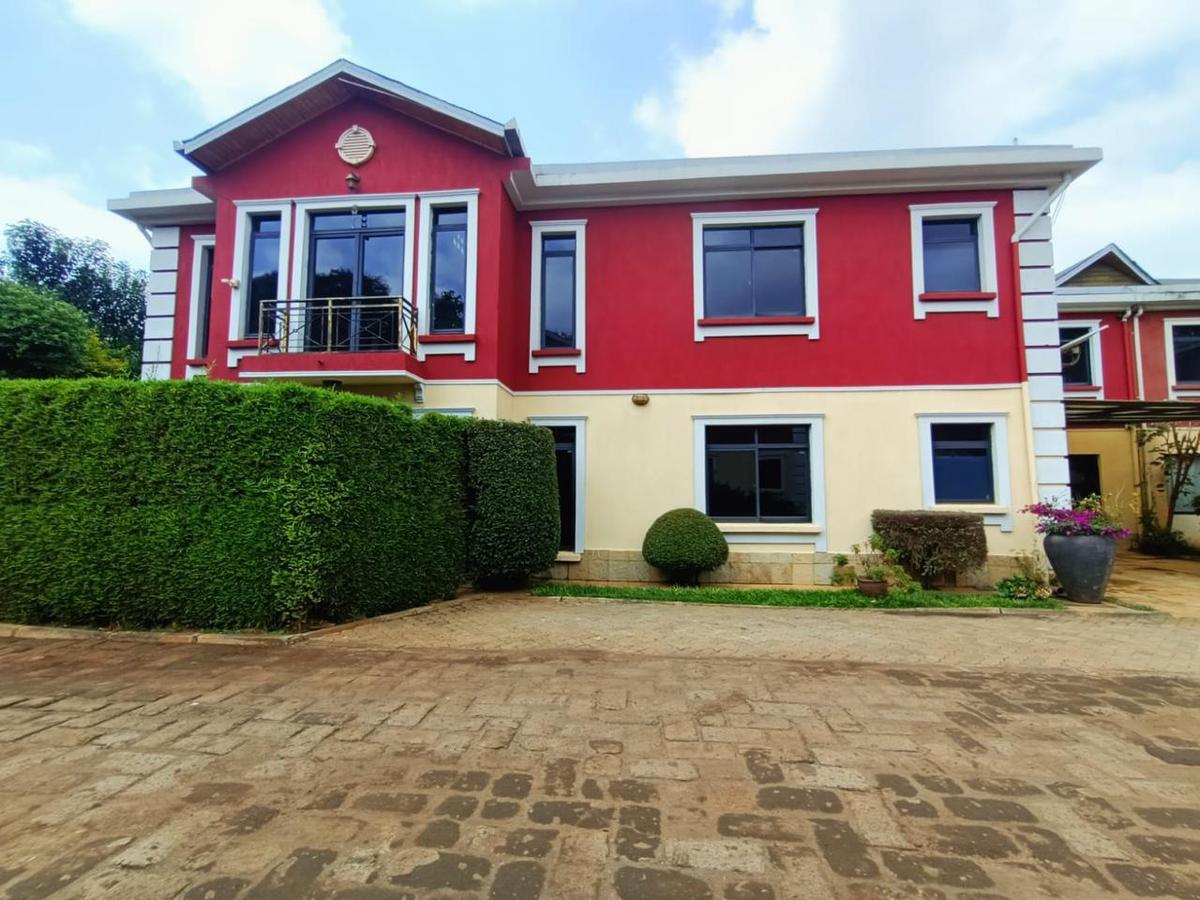 5 Bed House with En Suite in Lavington - 8