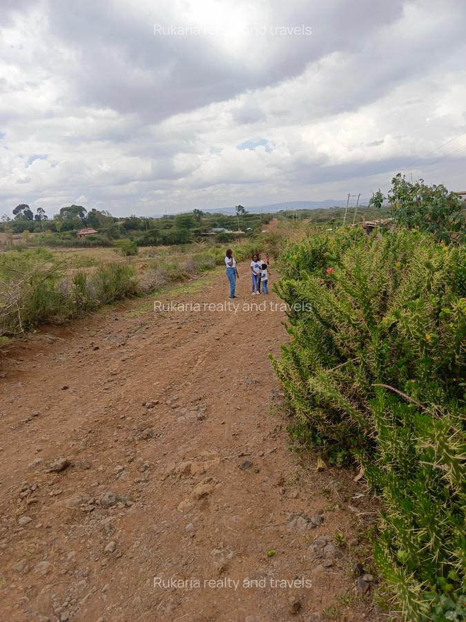 5 ac Land at Meru Isiolo High Way - 2
