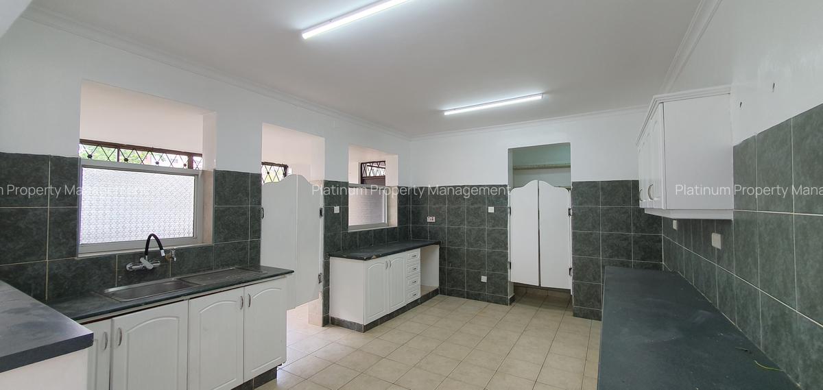 3 Bed Apartment with En Suite in General Mathenge - 4