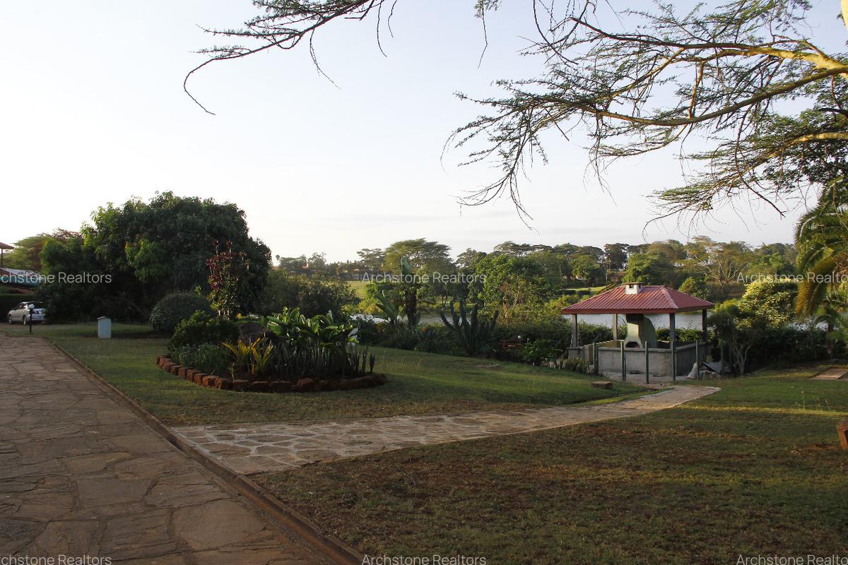 2 Bed House with Swimming Pool in Ridgeways - 8