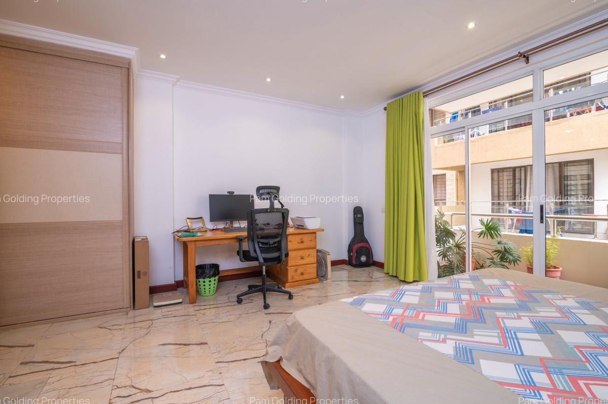 4 Bed Apartment with En Suite at General Mathenge - 16