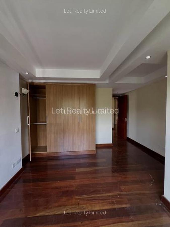 5 Bed Townhouse with En Suite in Lavington - 9