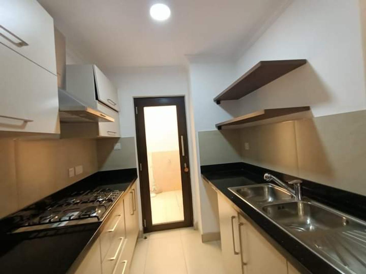 5 Bed Townhouse with En Suite at Lavington - 7