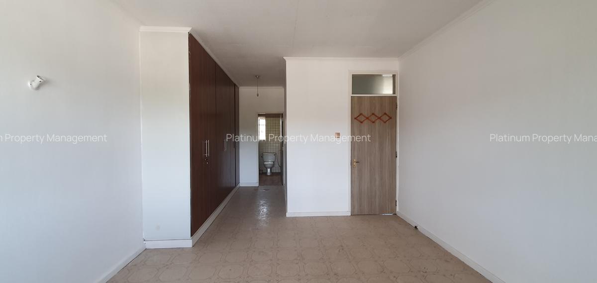 3 Bed Apartment with En Suite at Forest Lane - 15