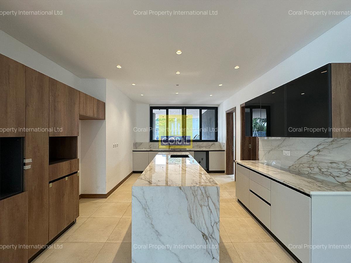 5 Bed House in Rosslyn - 4