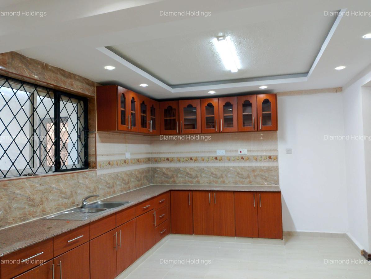 5 Bed Apartment with En Suite at Parklands - 13