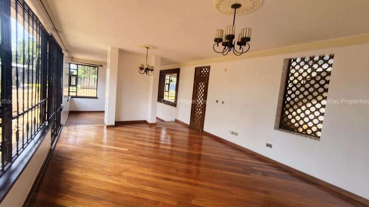 5 Bed House with En Suite in Runda - 10