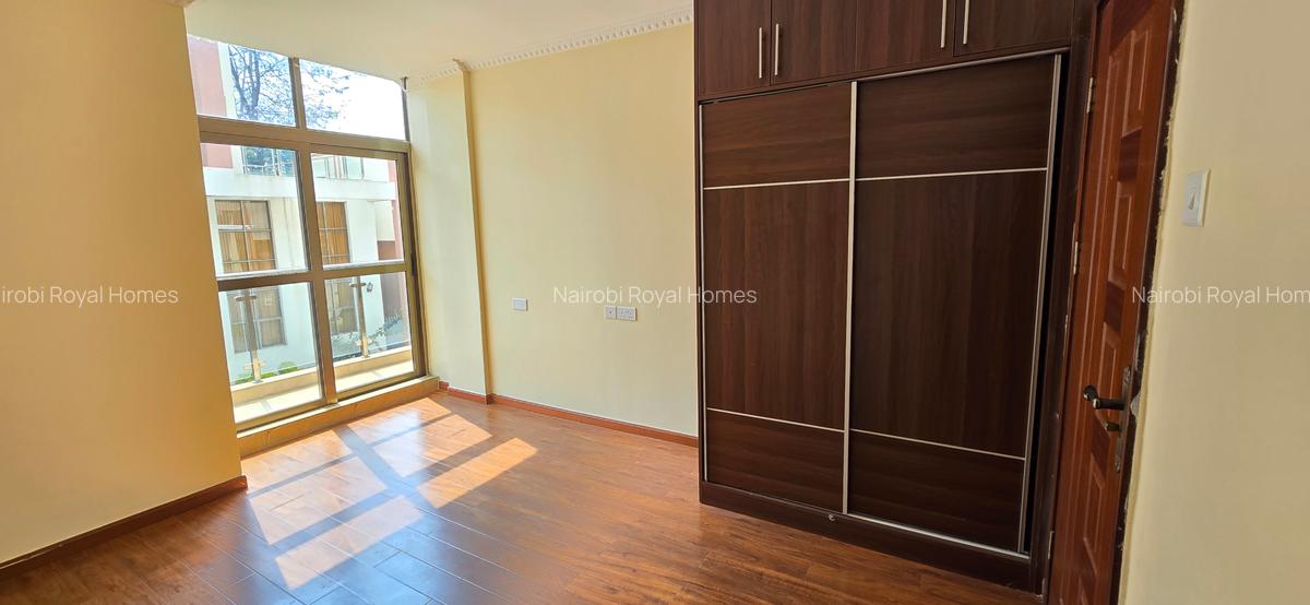 5 Bed Townhouse with En Suite at Lavington Green - 16