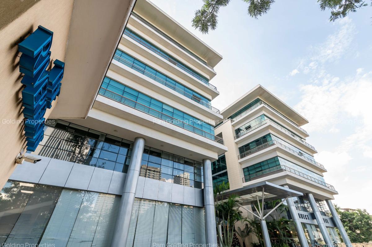 301 m² Office with Backup Generator in Riverside - 10