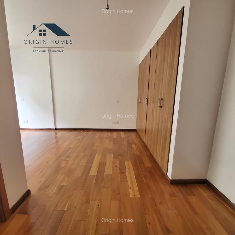 3 Bed Apartment with En Suite at Lavington - 8