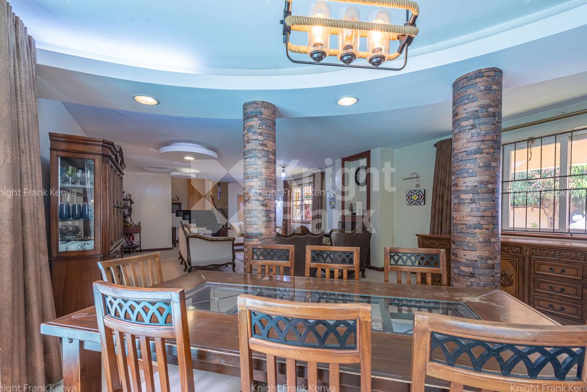 5 Bed House with En Suite at Kauria Close - 5