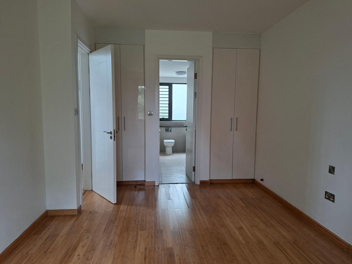 4 Bed Villa with En Suite at Garden Estate - 10