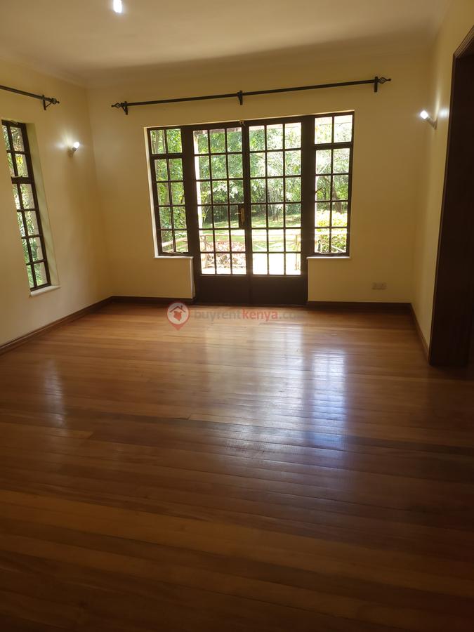 5 Bed Villa with En Suite in Karen Hardy - 3