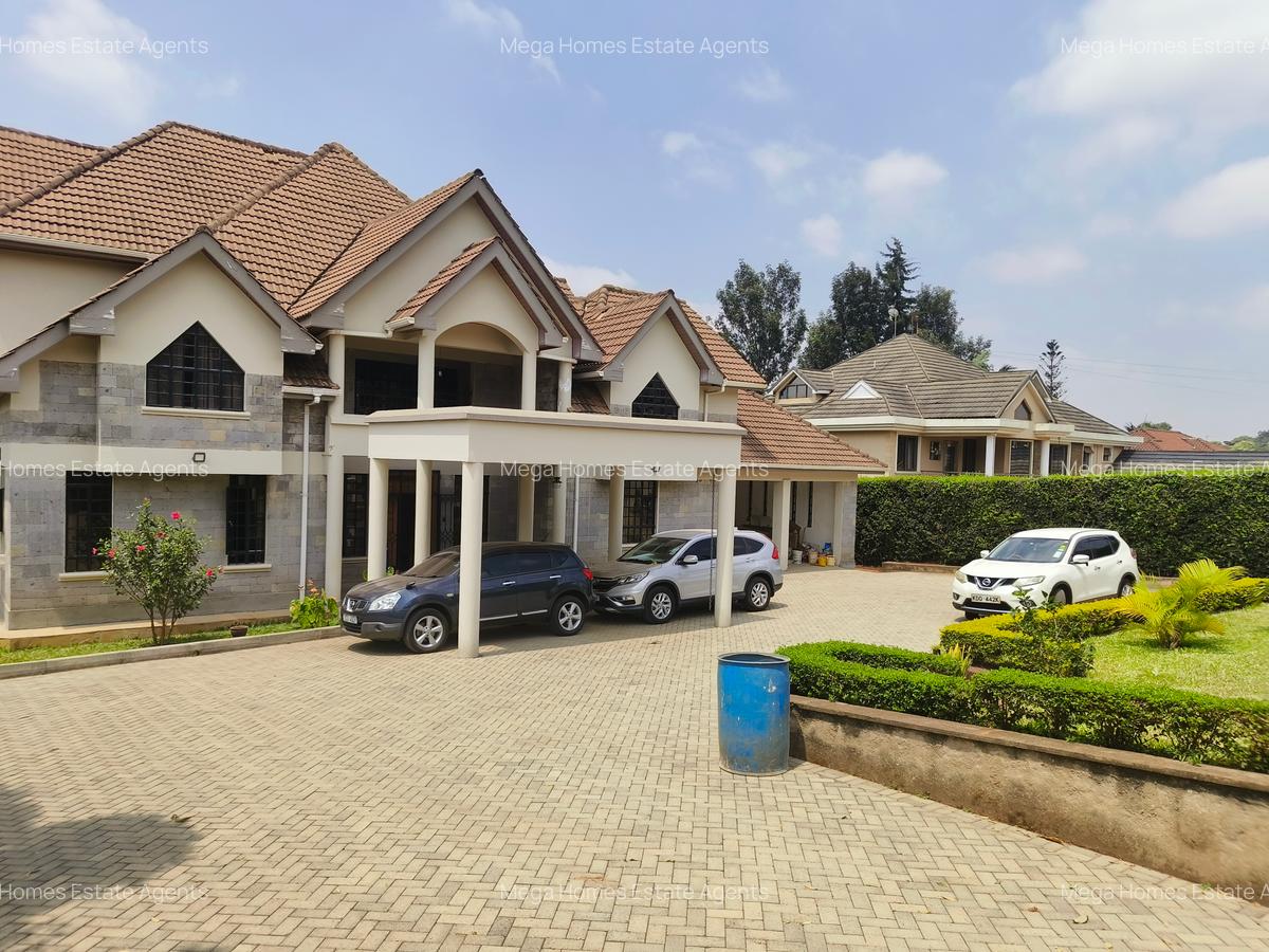 6 Bed House with En Suite in Runda - 1