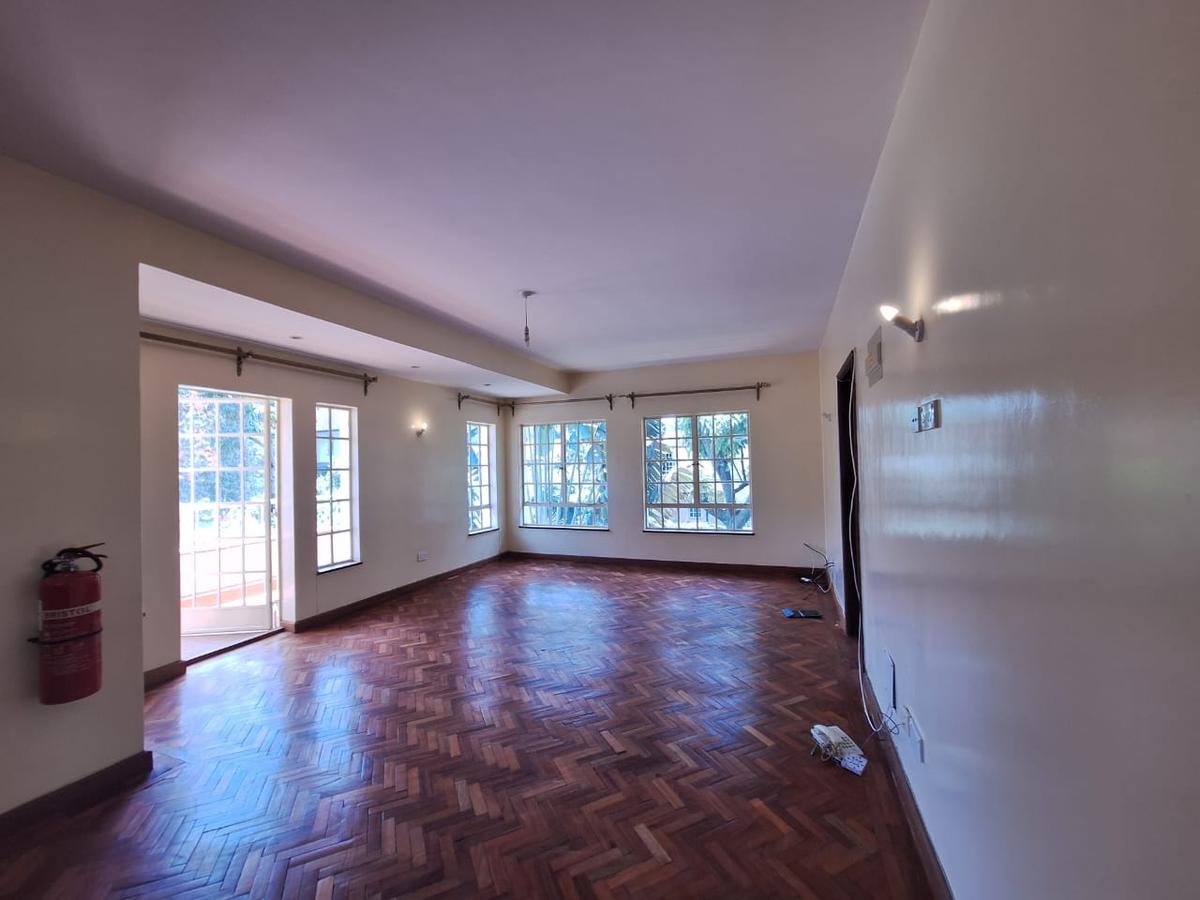 5 Bed Townhouse with En Suite in Lavington - 11