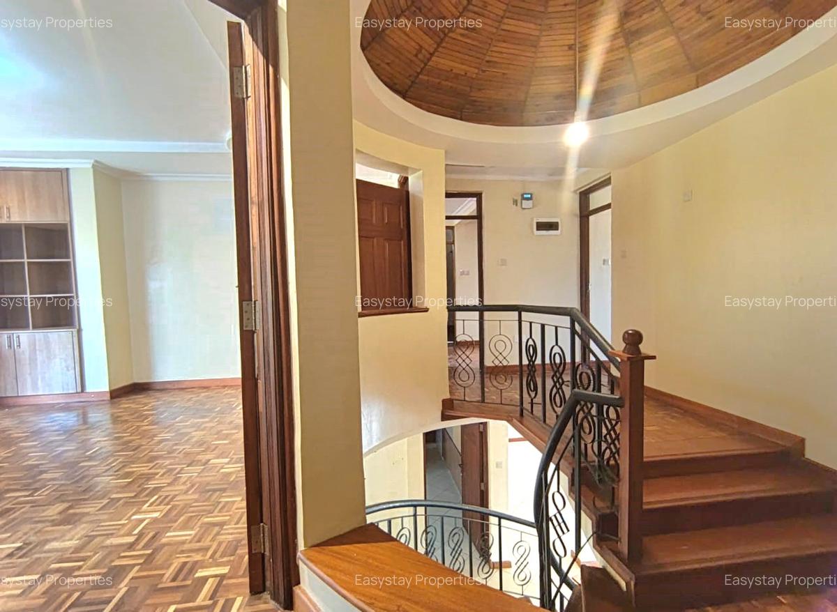 5 Bed House with En Suite in Runda - 2