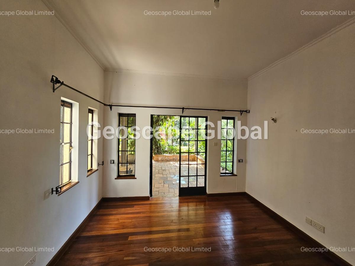 5 Bed House with En Suite in Runda - 9