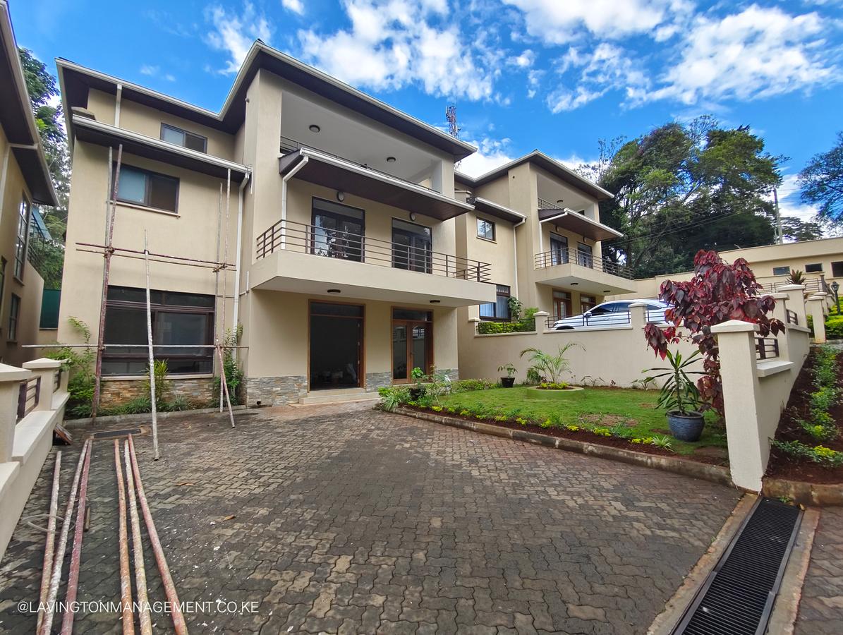 5 Bed Townhouse with En Suite at Lavington Green - 1