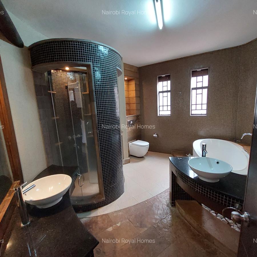 5 Bed Townhouse with En Suite at Lake View - 9