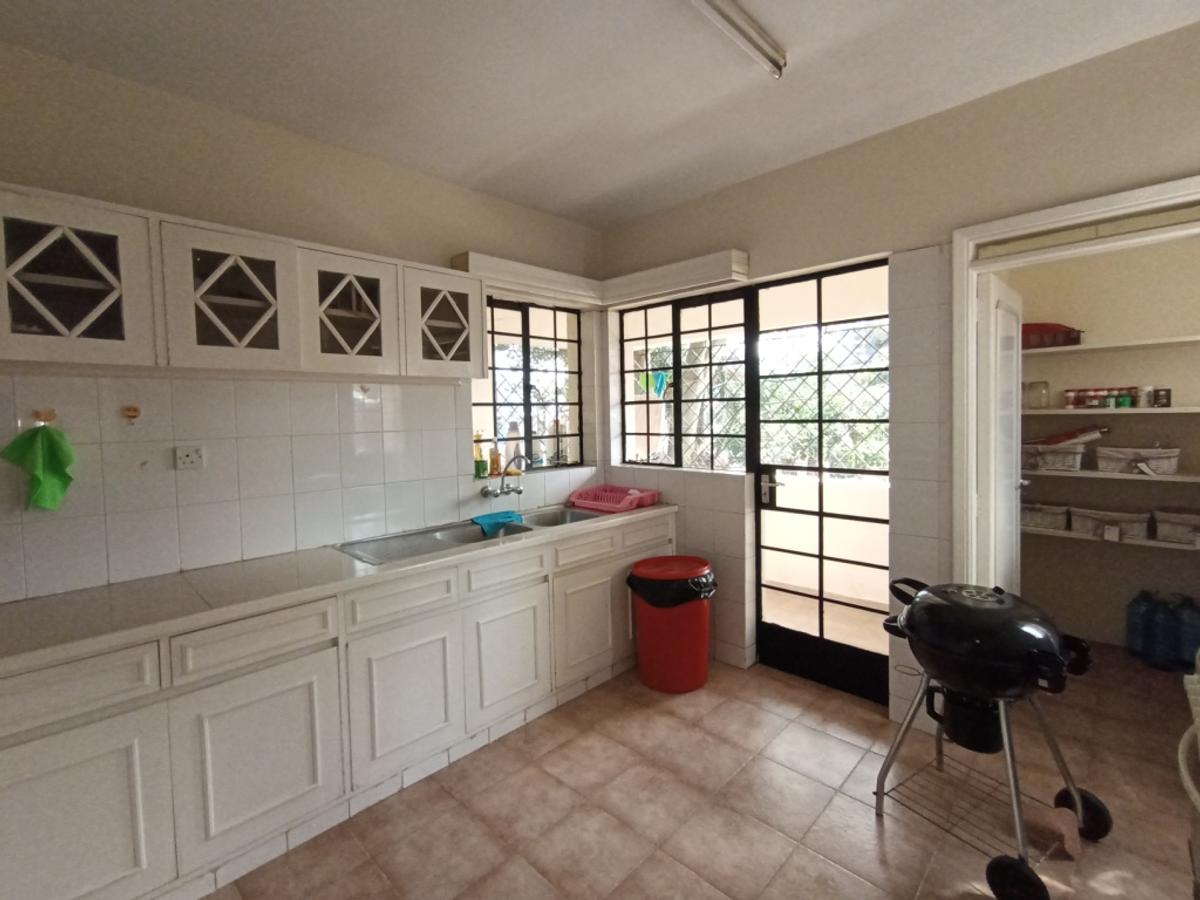 2 Bed Apartment with En Suite at Near Sarit Centre - 4