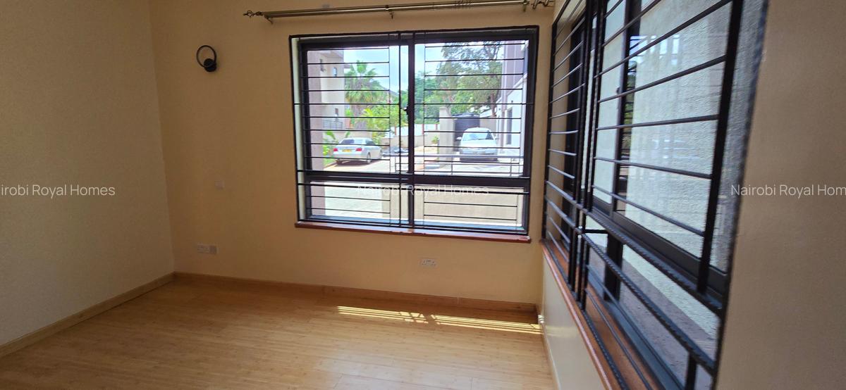 5 Bed Townhouse with En Suite at Lavington Green - 18
