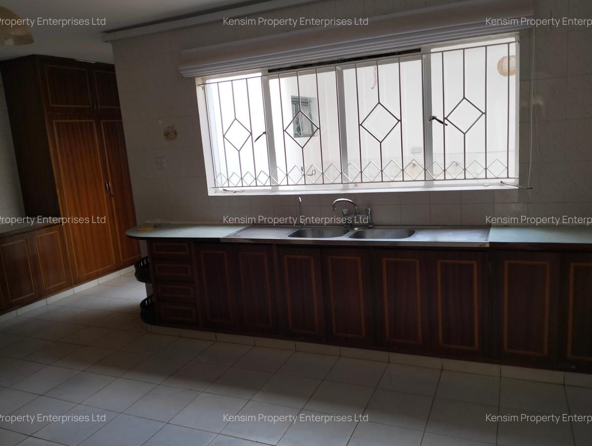 4 Bed Townhouse with En Suite in Lavington - 5