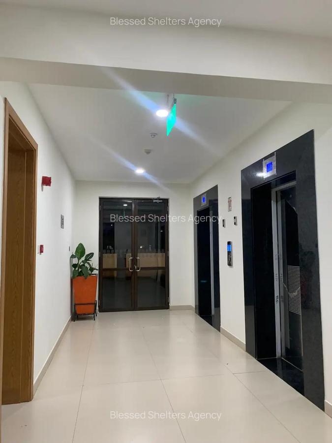 Serviced 1 Bed Apartment with En Suite in Garden Estate - 3