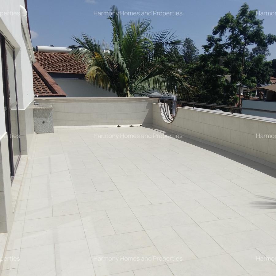 5 Bed Villa with En Suite at Brookside - 12