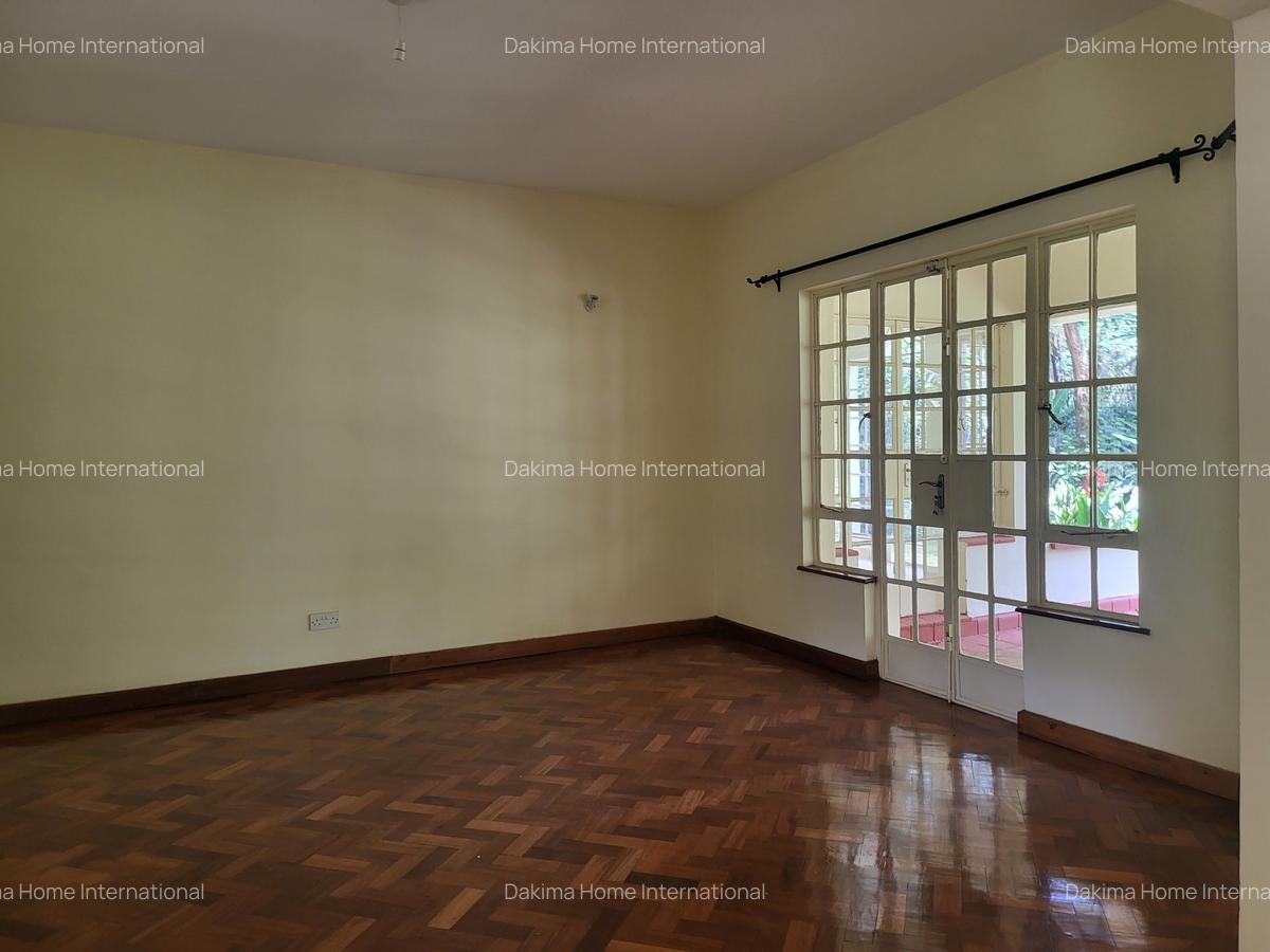 5 Bed Townhouse with En Suite in Rosslyn - 3