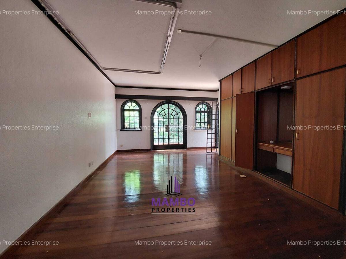 4 Bed Townhouse with En Suite at Riverside Dr - 10