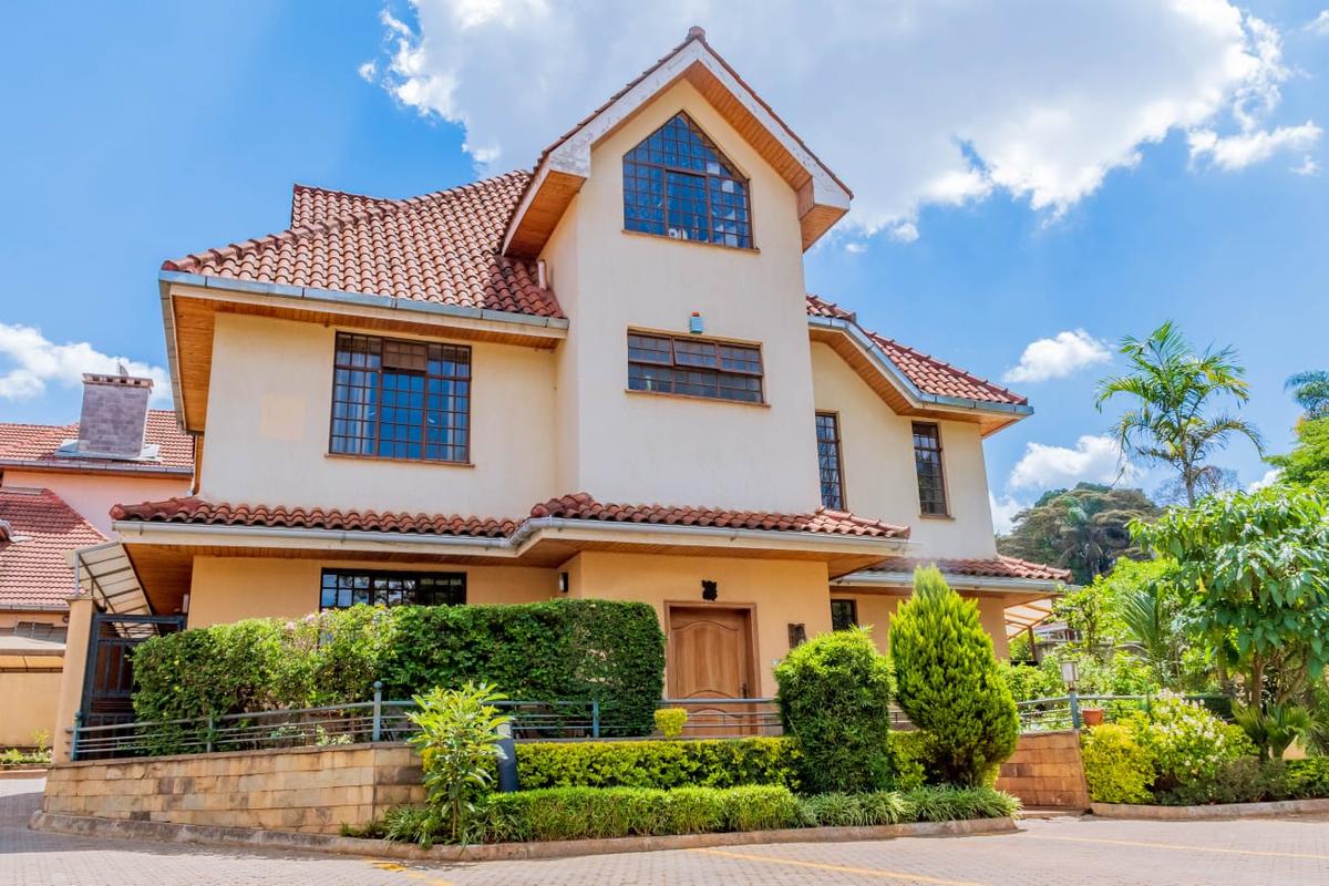 5 Bed Townhouse with En Suite in Lavington - 1