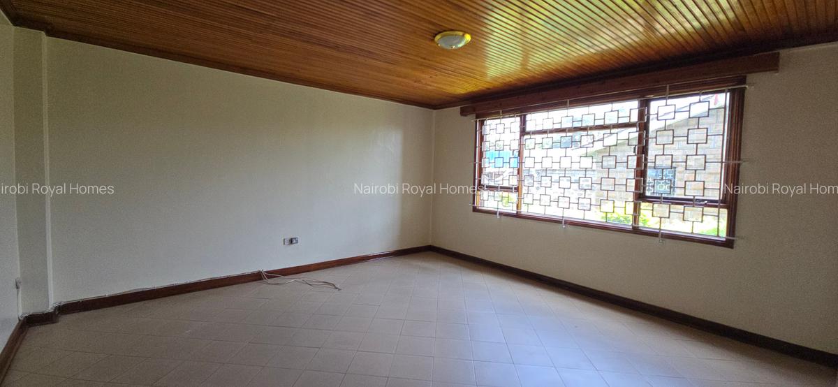 5 Bed Townhouse with En Suite at Lavington Road - 10