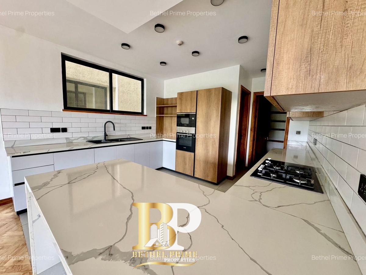 4 Bed Apartment with En Suite in Spring Valley - 17