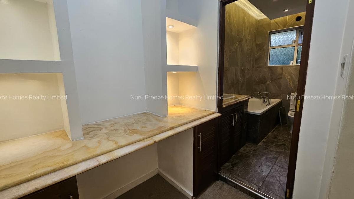 4 Bed House with En Suite in Runda - 12