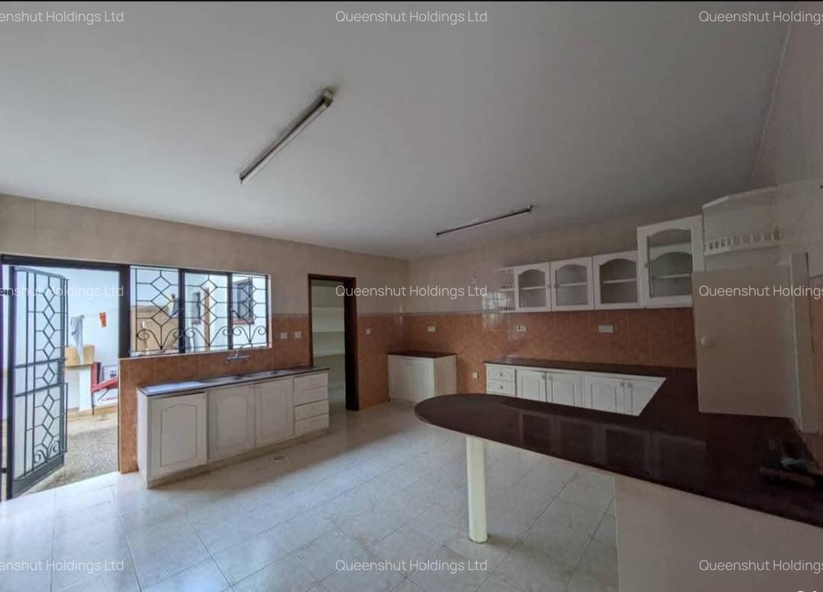 4 Bed Townhouse with En Suite in Westlands Area - 3